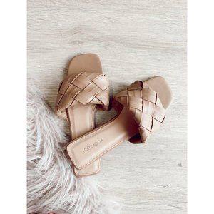 NWT Woven Single Band Camel Slides Sandals Size 10